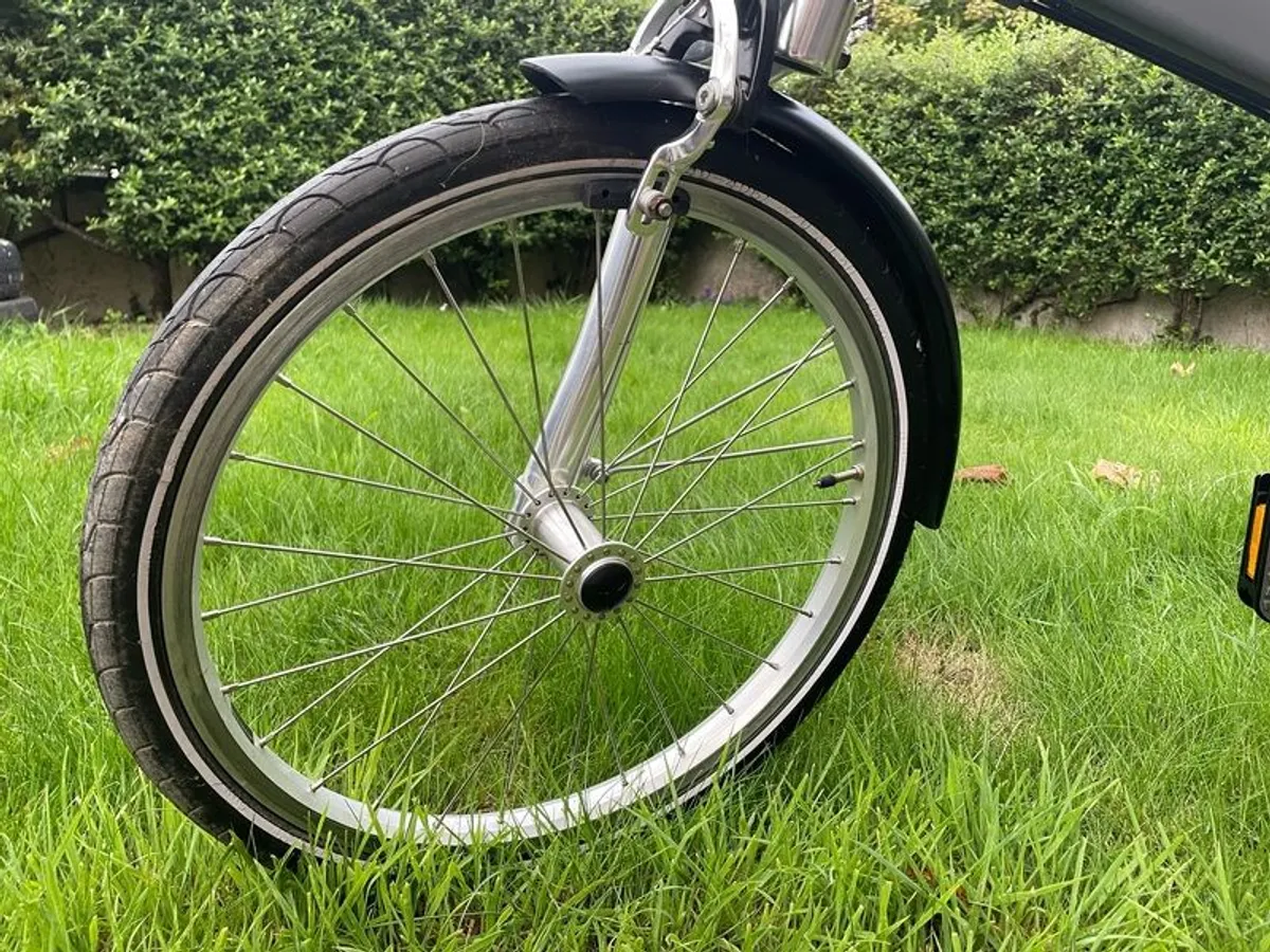 Giant Folding Bike - Excellent Condition - Image 3