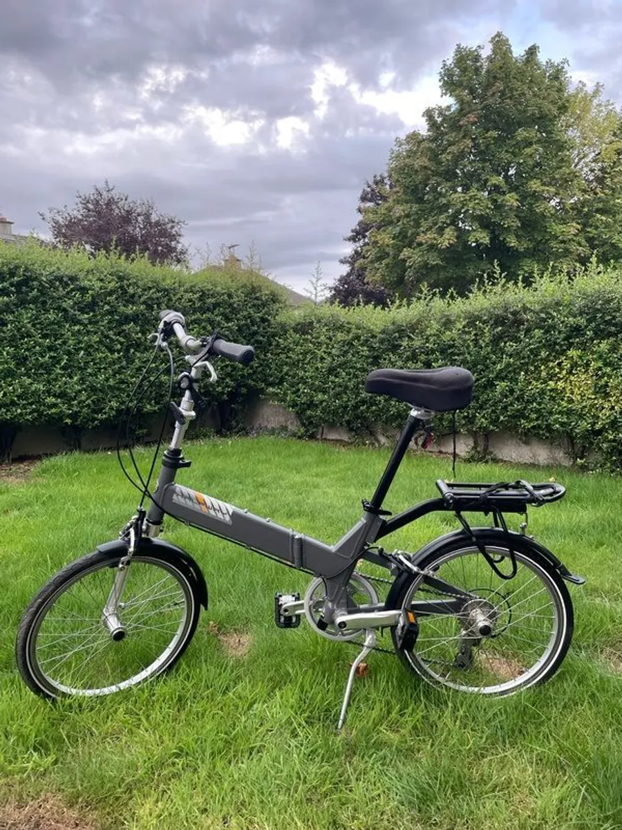 Giant Folding Bike - Excellent Condition - Image 1