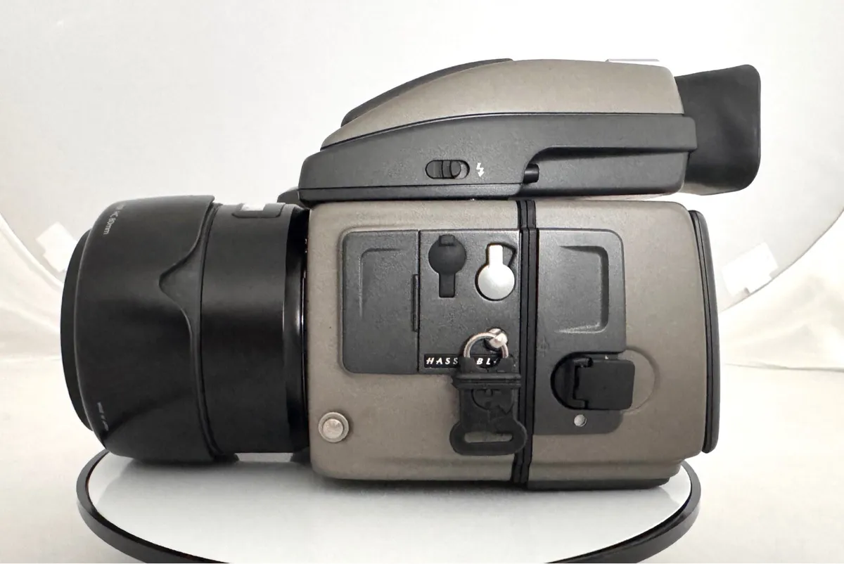 Hasselblad H1 Medium Format Film Camera Kit - Image 4