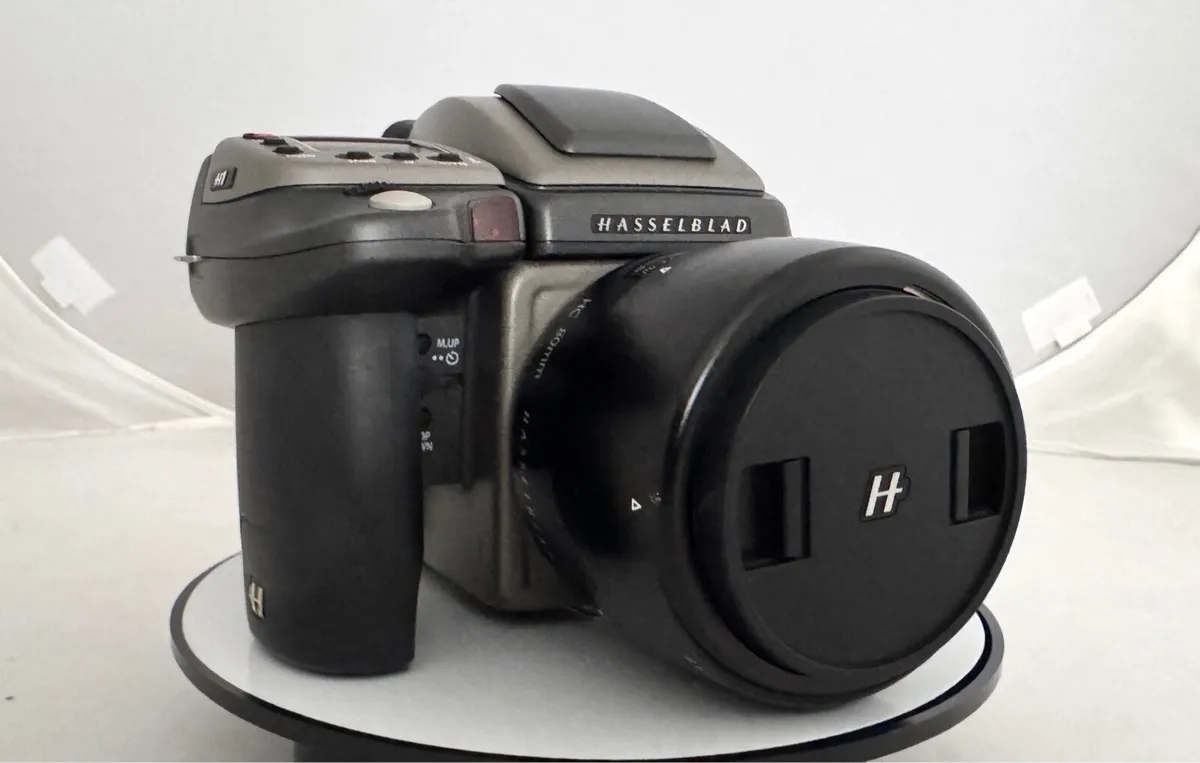 Hasselblad H1 Medium Format Film Camera Kit - Image 1