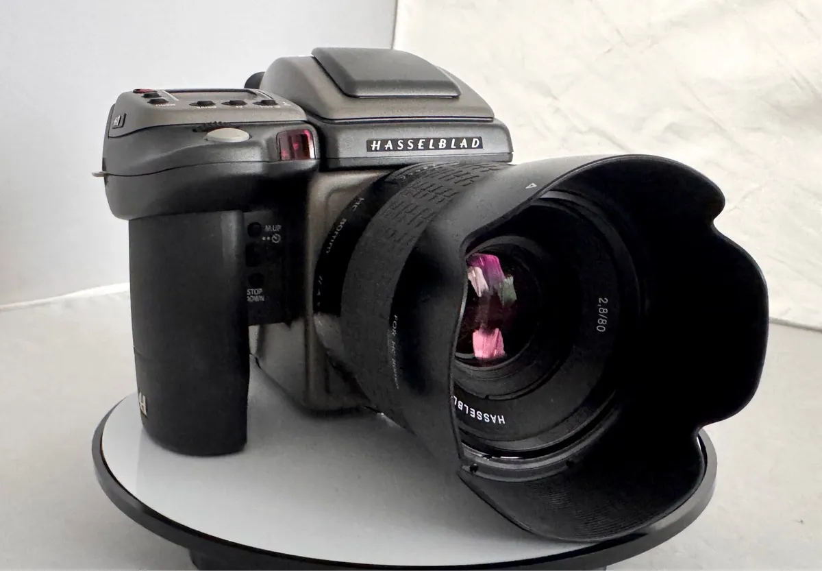Hasselblad H1 Medium Format Film Camera Kit - Image 2