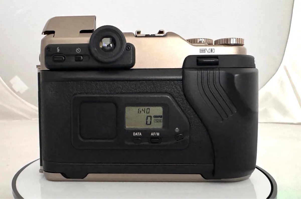 Fujifilm GA645Zi Professional Medium Format Camera - Image 2