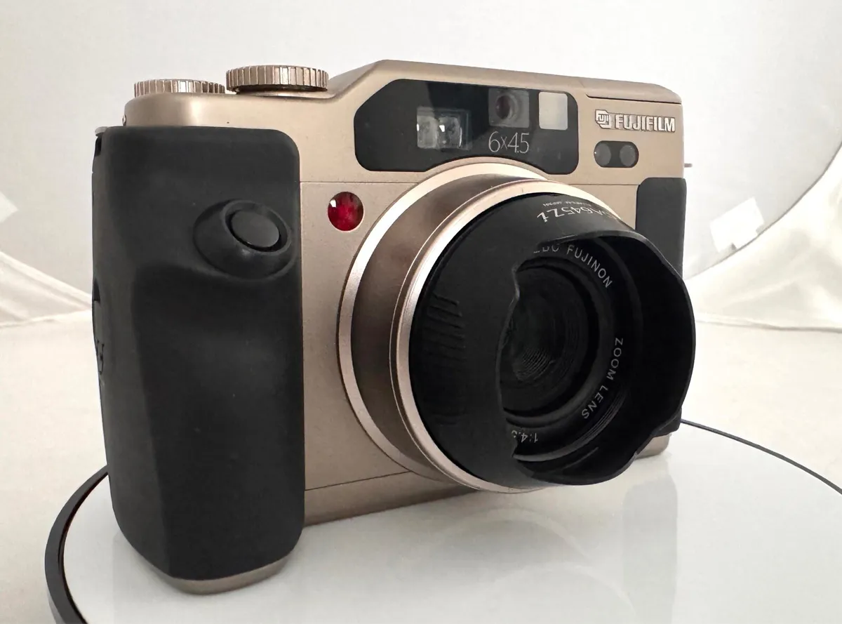 Fujifilm GA645Zi Professional Medium Format Camera - Image 3