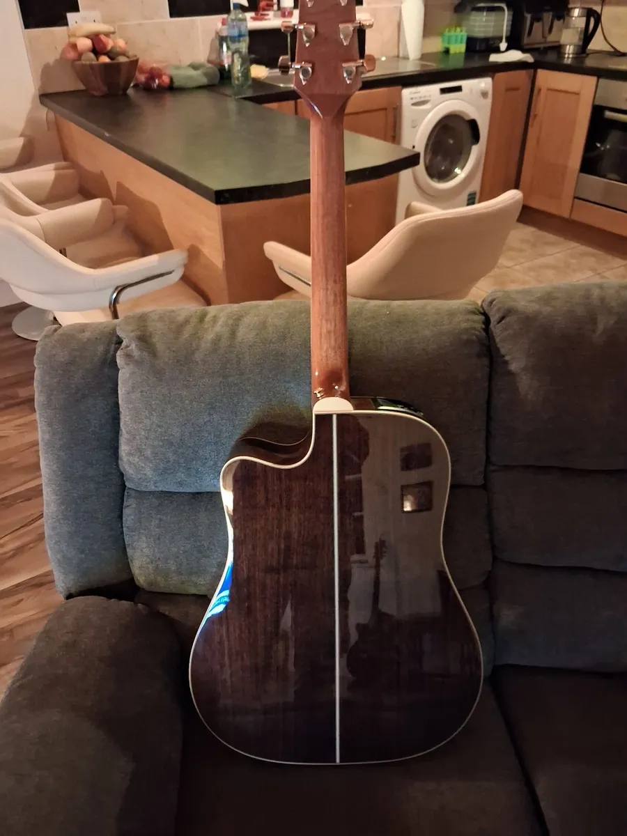 Guitar - Image 4