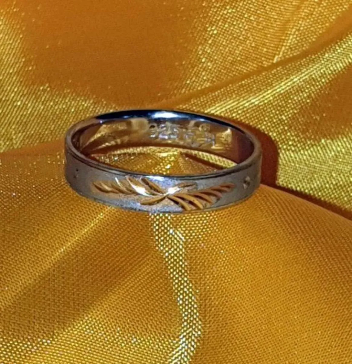 Hallmarked Silver Wedding Ring with 18k Accents BN - Image 1