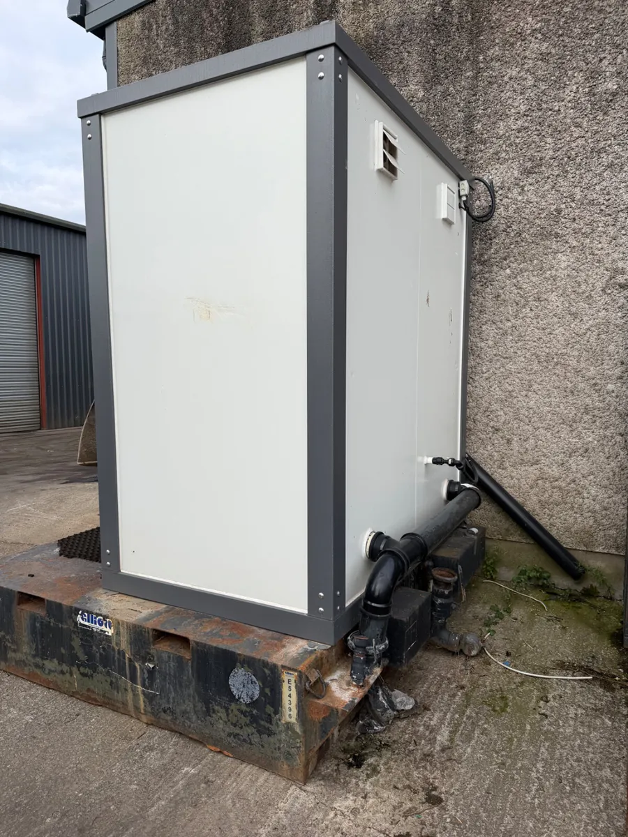 Toilet Block Complete With Storage Tank - Image 4