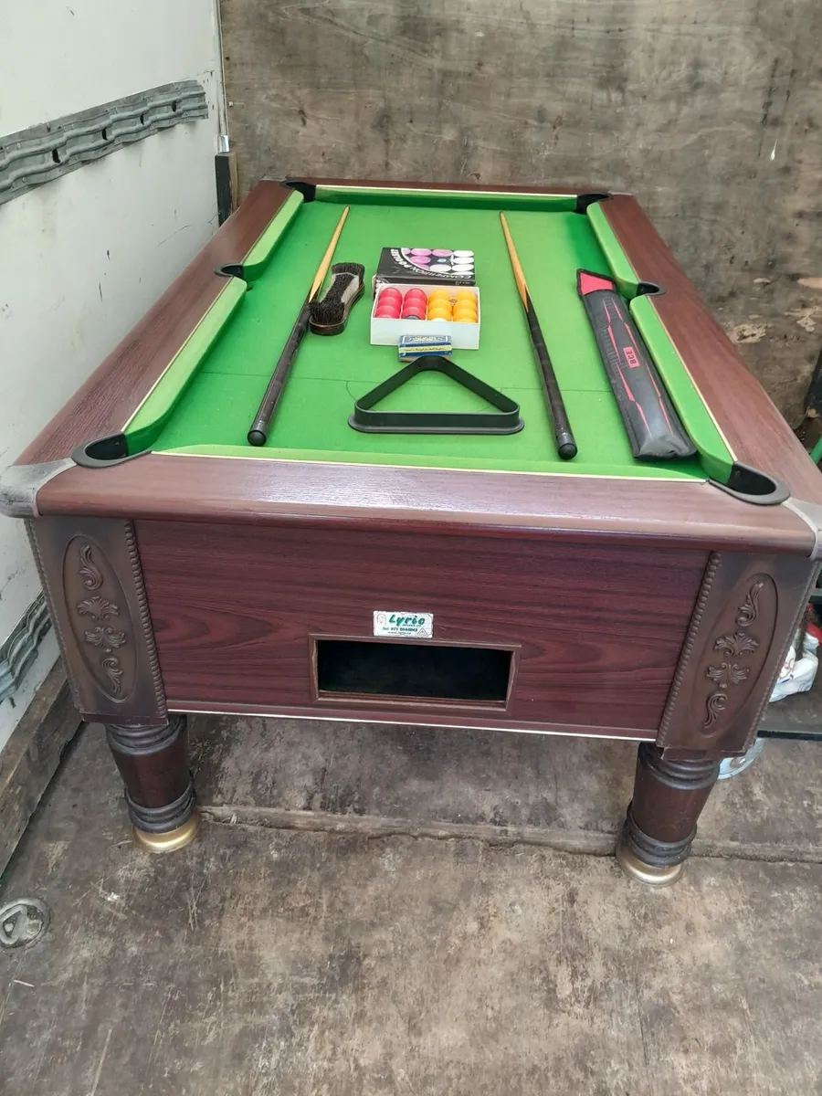 Pool table - Image 1