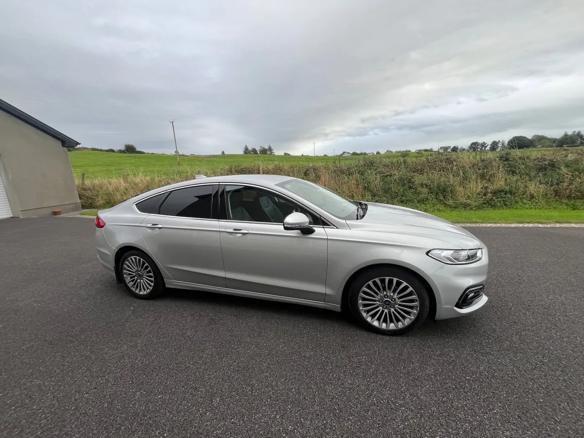 Ford Mondeo 2022 - Image 2