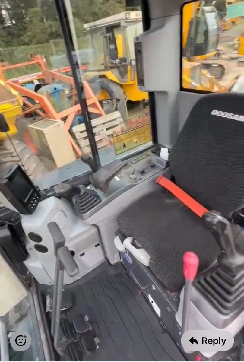 2023 Doosan DX27z - Image 4