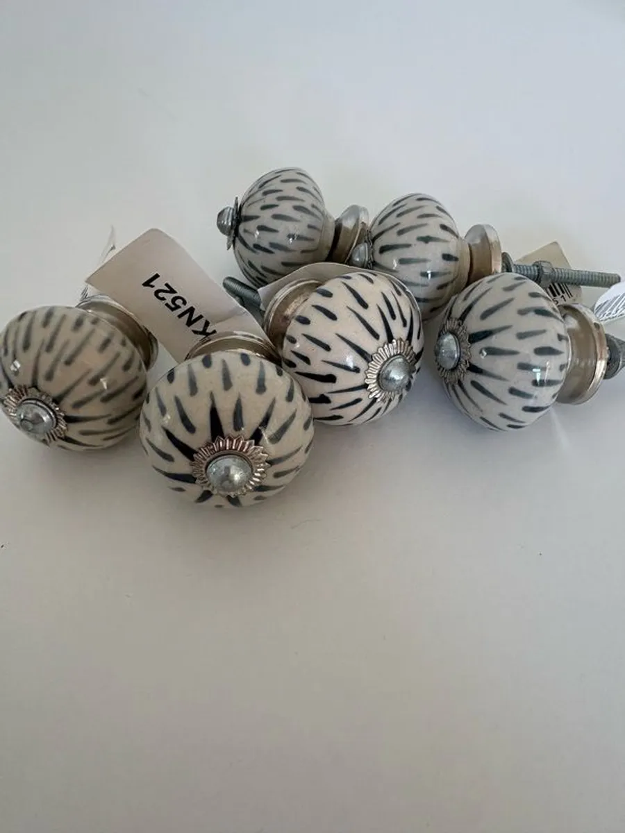 Cupboard knobs - Image 1