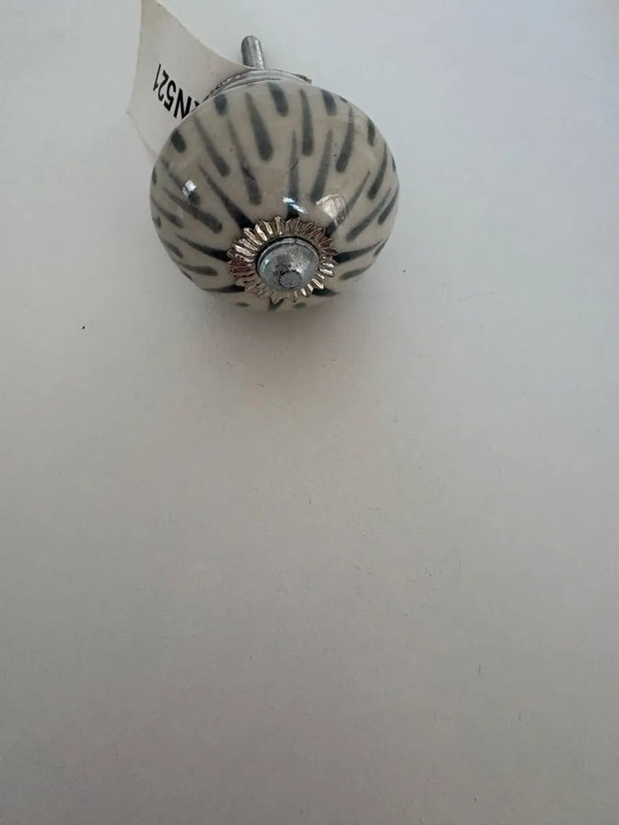Cupboard knobs - Image 3