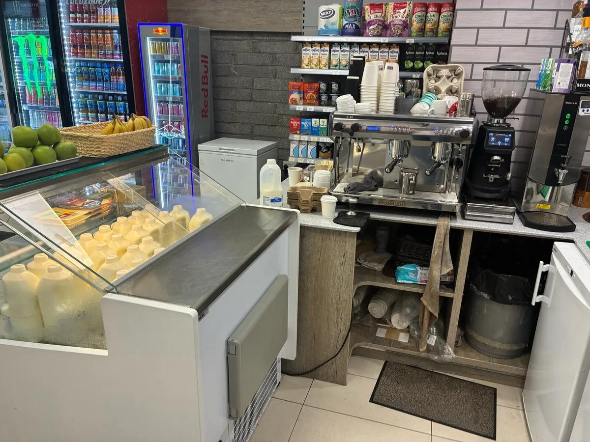 Coffee machine, filter, grinder & boiler. - Image 3