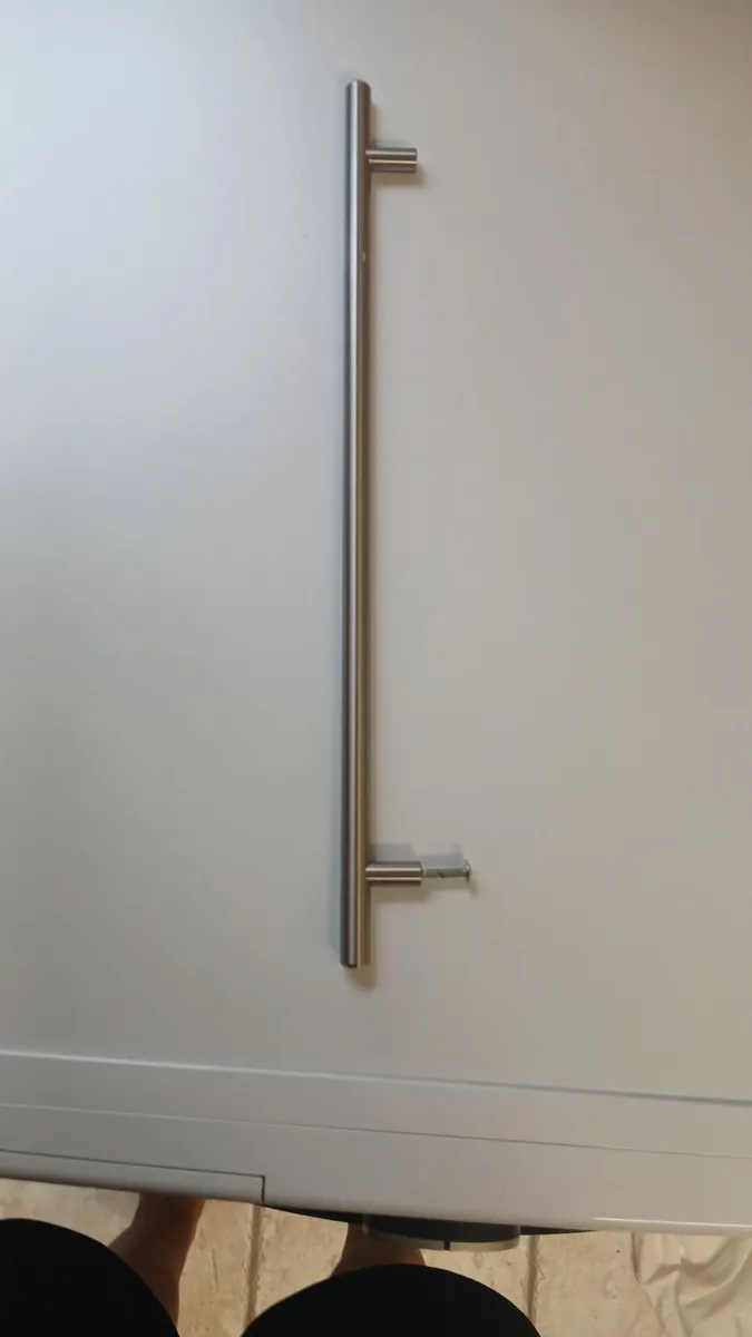 Kitchen unit door handles