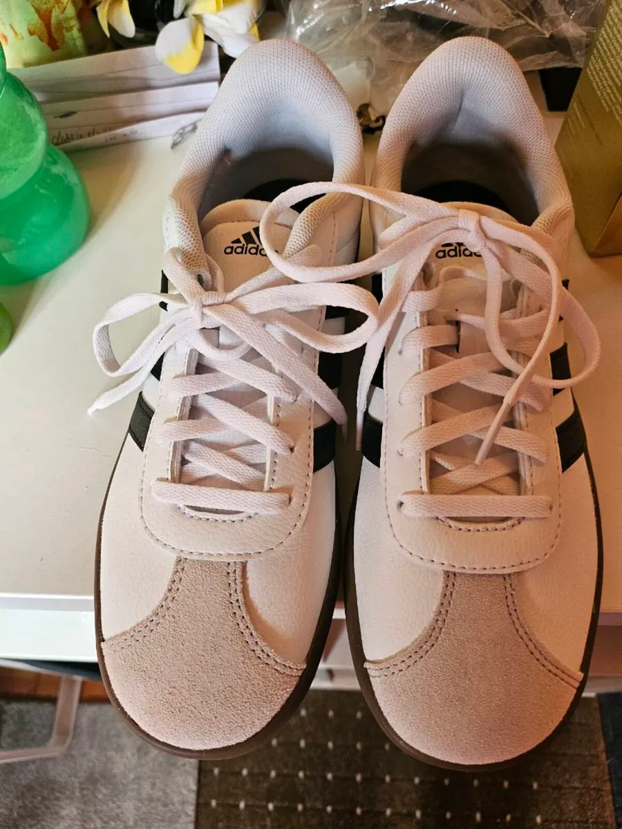 Ladies trainers - Image 2