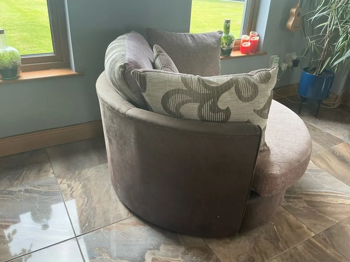 Swivel Chair - Image 3