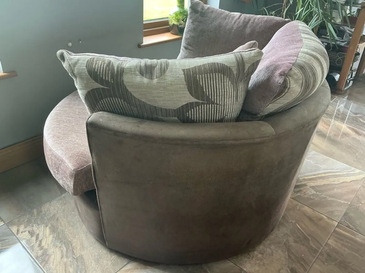 Swivel Chair - Image 2