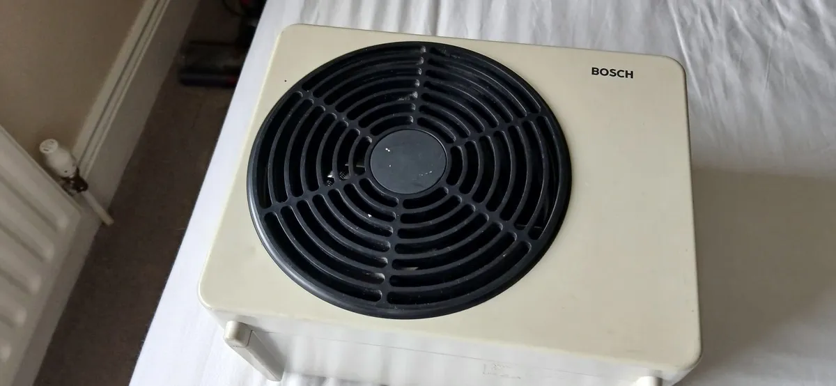 Bosch electric fan heater - Image 1