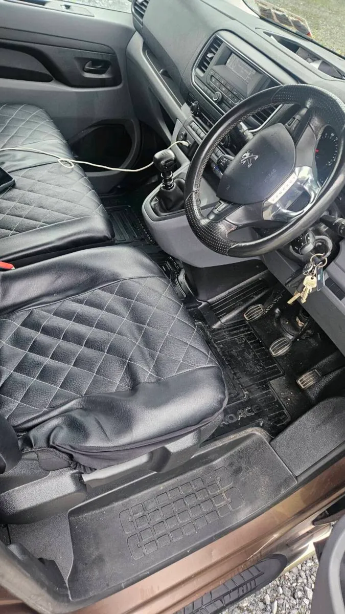 Peugeot Expert 9 seats - Image 4