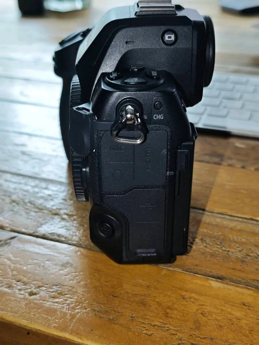 Nikon Z8 Body + FTZ2 Adapter - Image 3