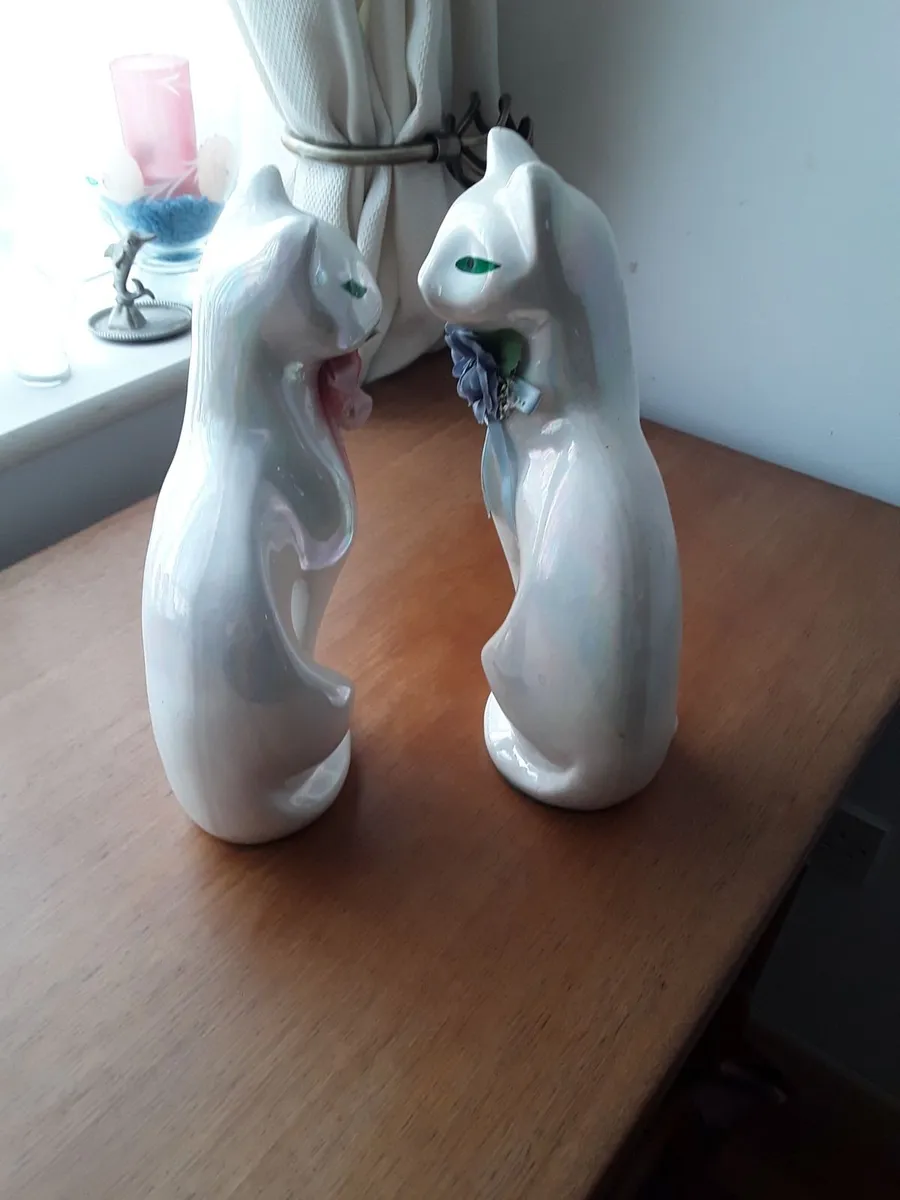 Two lovely ornamental Siamese cats - Image 2