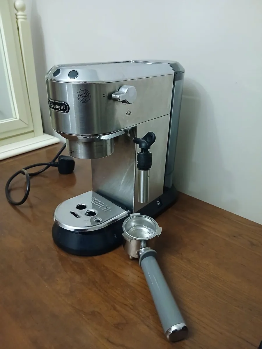 Coffee Machine - DeLonghi Dedica EC685.M Espresso - Image 1