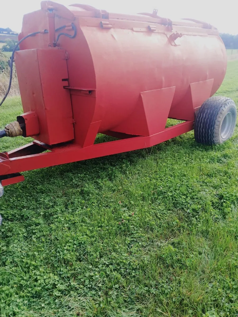 Dung speader for sale - Image 1