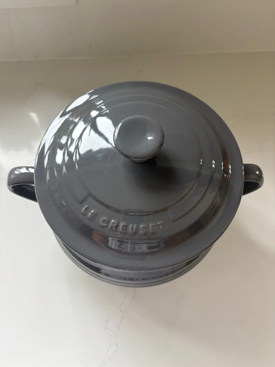 Le creuset large bean/soup pot - Image 2