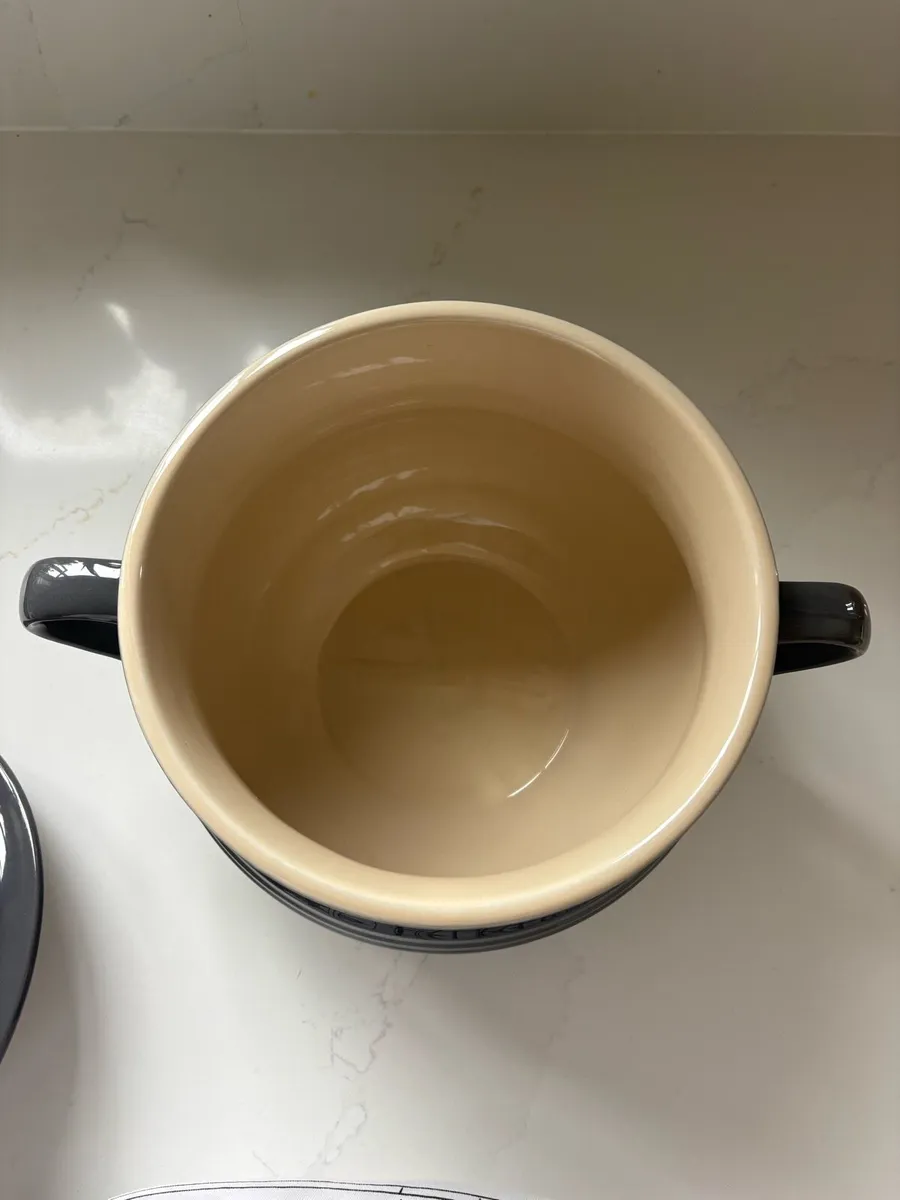 Le creuset large bean/soup pot - Image 4
