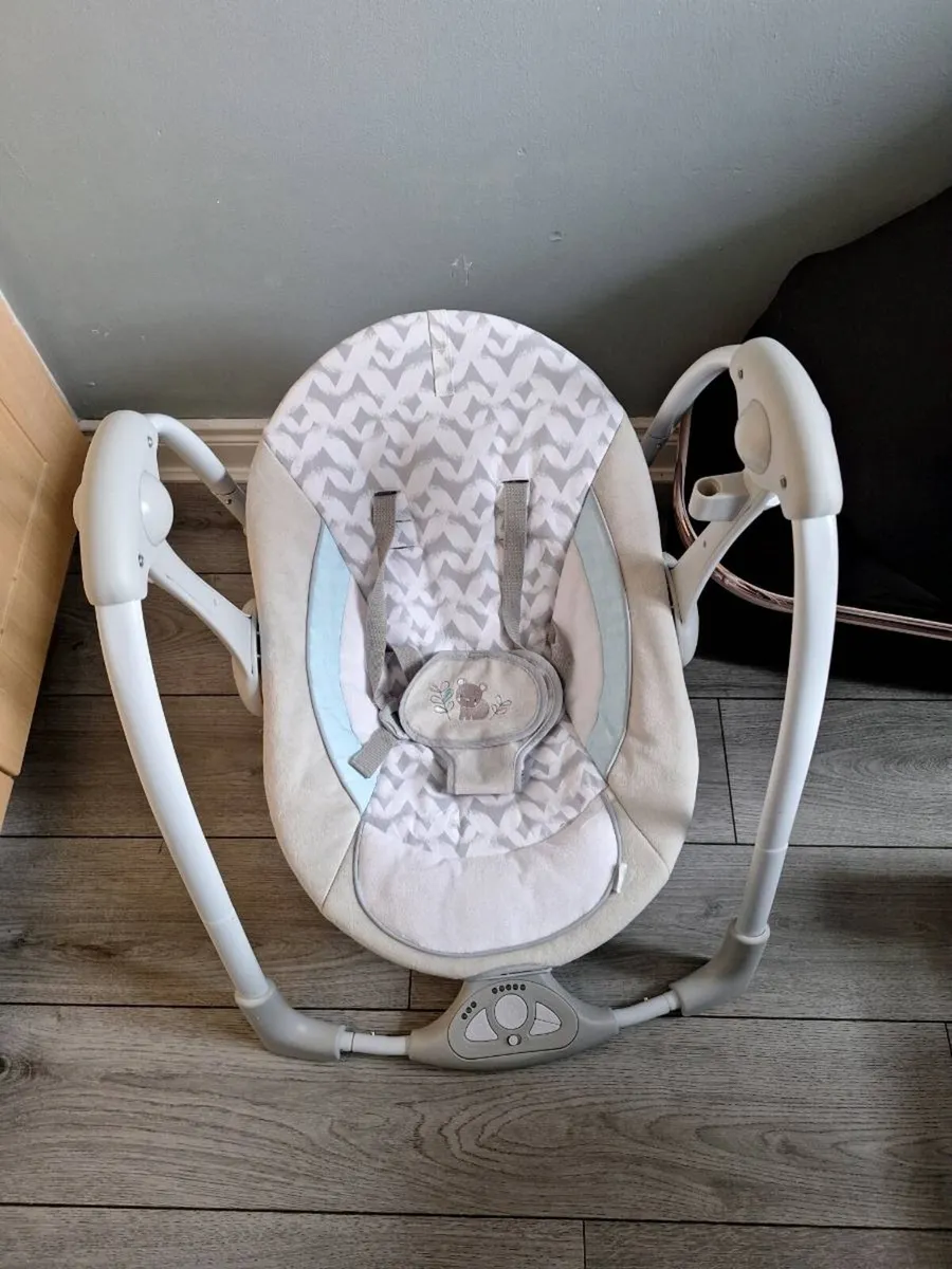 Bouncer/ Swinging chair - Image 1