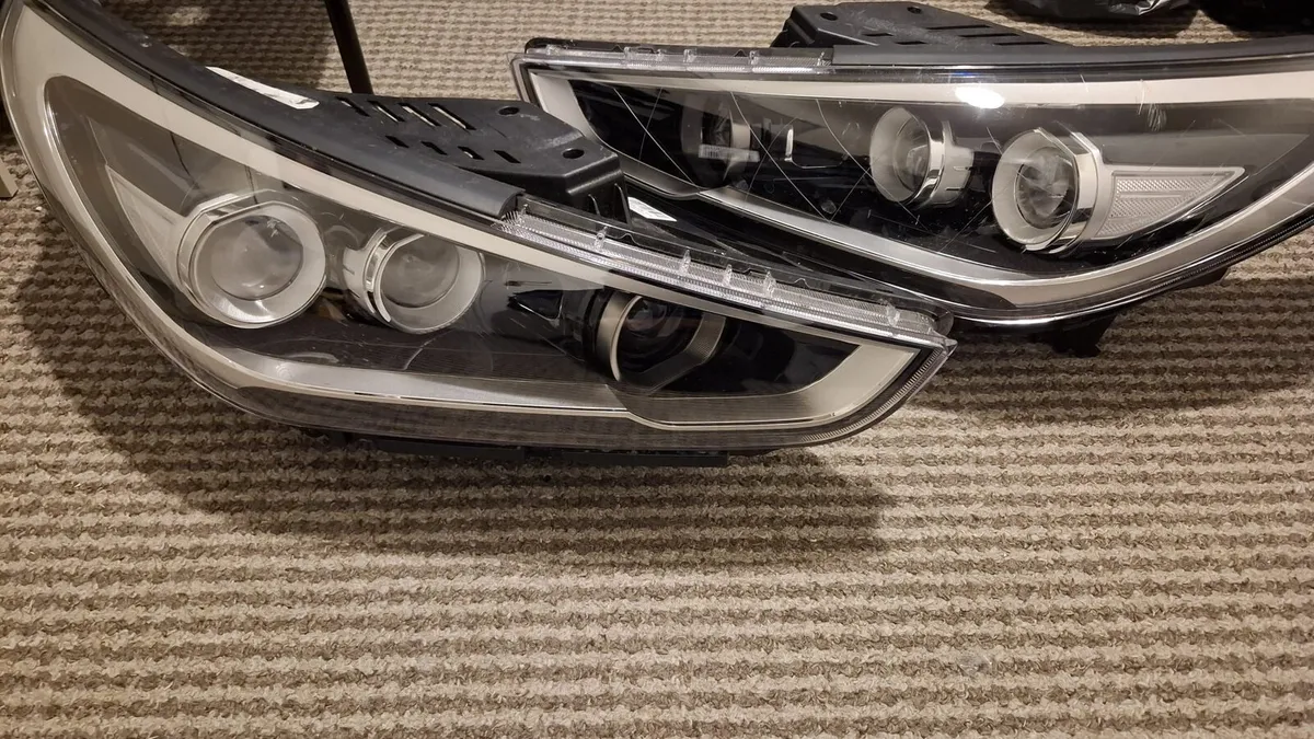 car headlight ,
hyundai i30 - Image 1