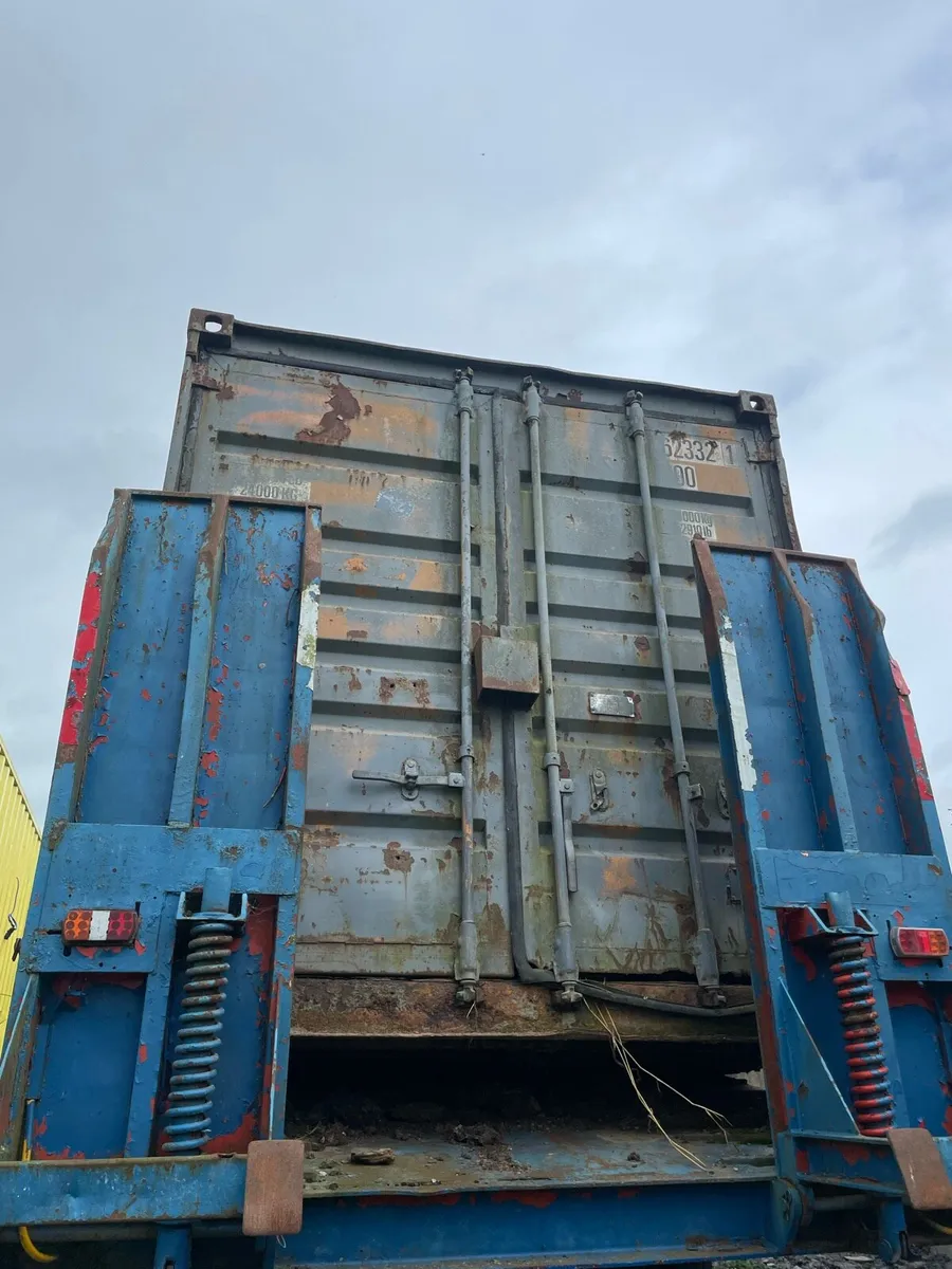 Shipping containers - Image 1
