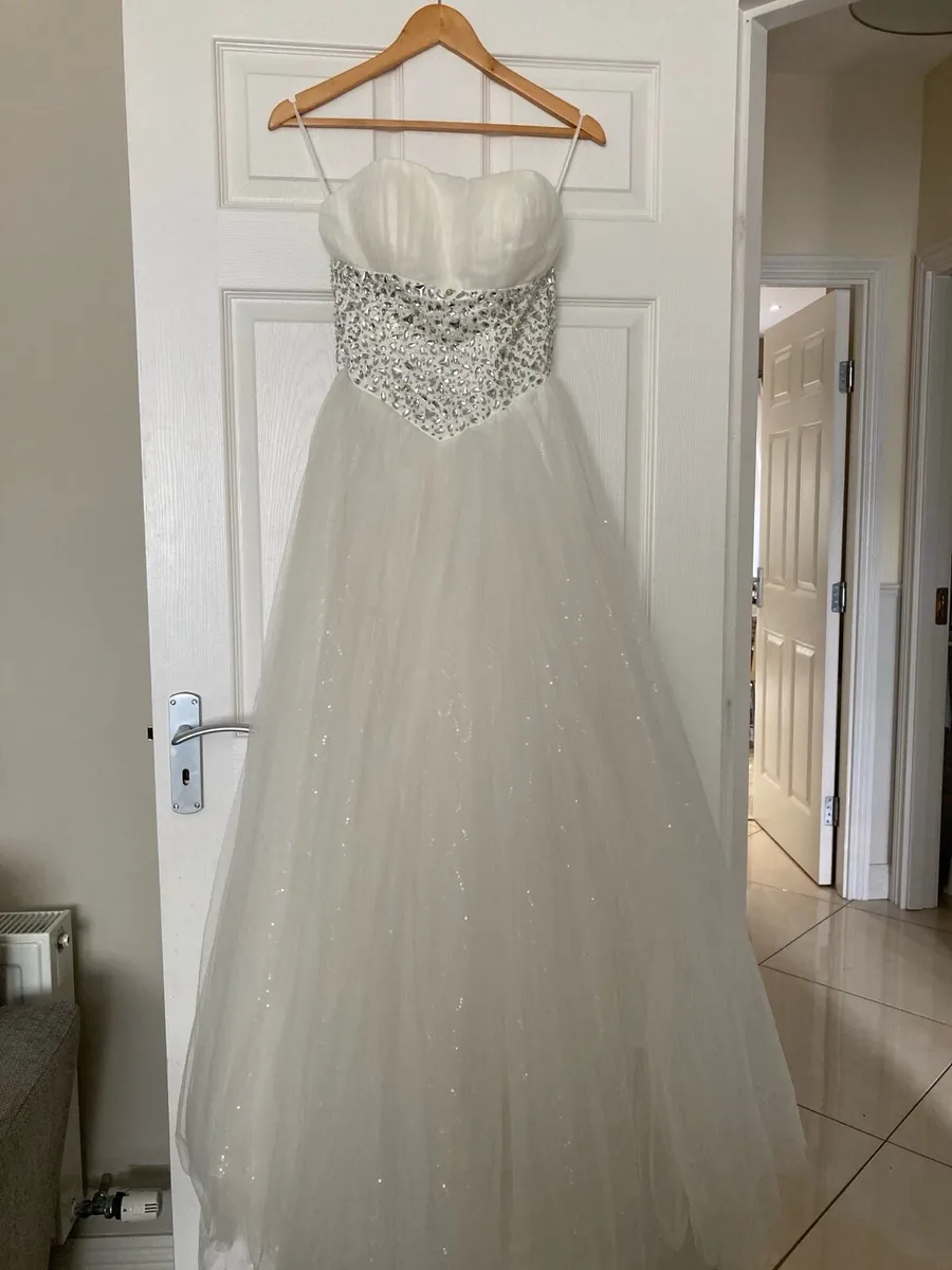 Beautiful Ivory Wedding Dress - Image 1