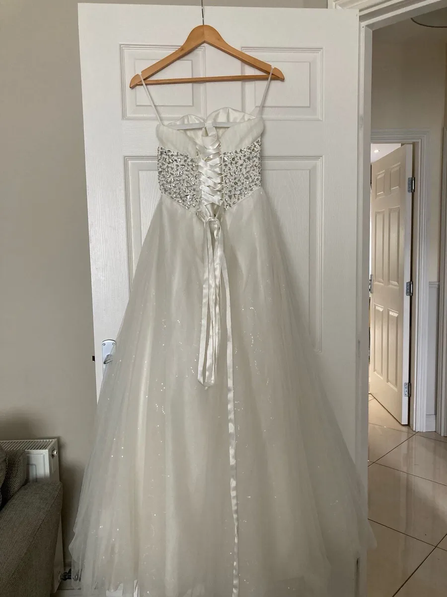 Beautiful Ivory Wedding Dress - Image 2