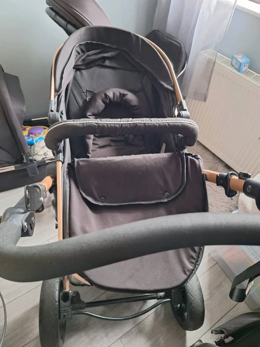 Pram/buggy - Image 2