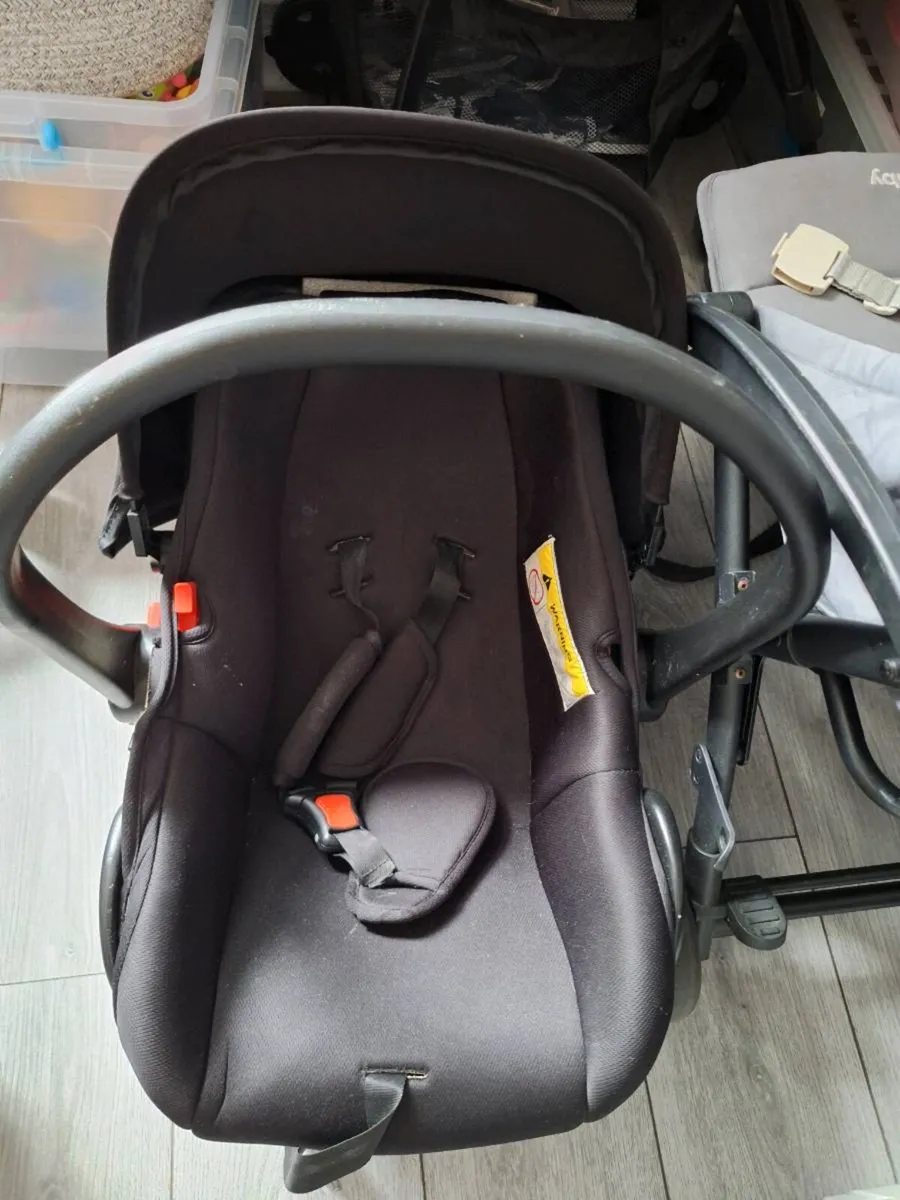 Car seat - Image 1