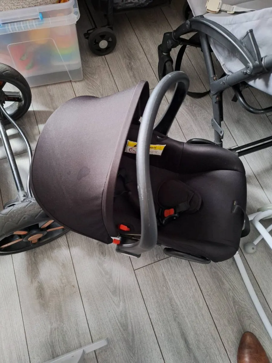 Car seat - Image 2