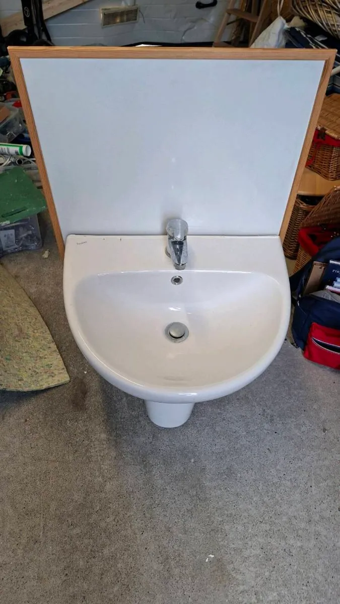 Bathroom Washhand Basin and Taps - Image 3