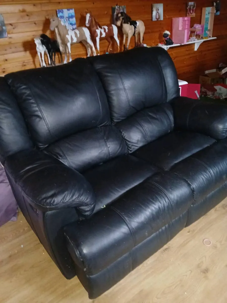 Leather sofas 2+3 seaters + coffee table - Image 4