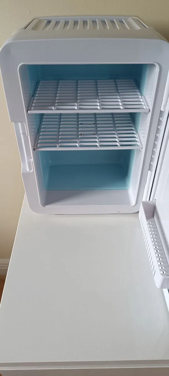 Mini Fridge - Image 3