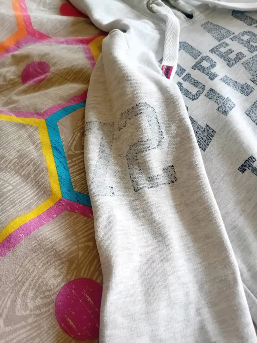 Ladies superdry hoody size x small - Image 3