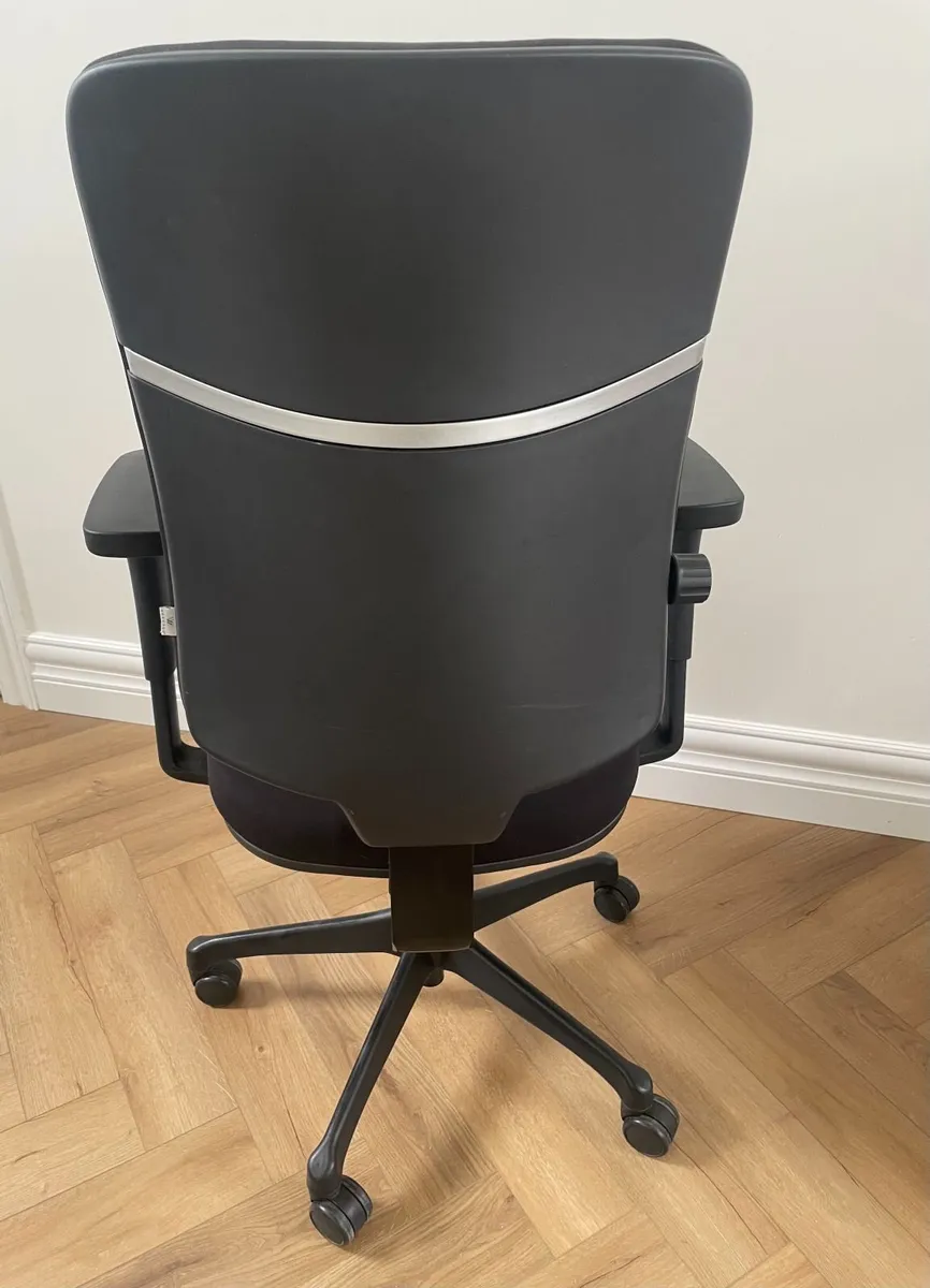 Ergonomic Black Office Chair - Image 2