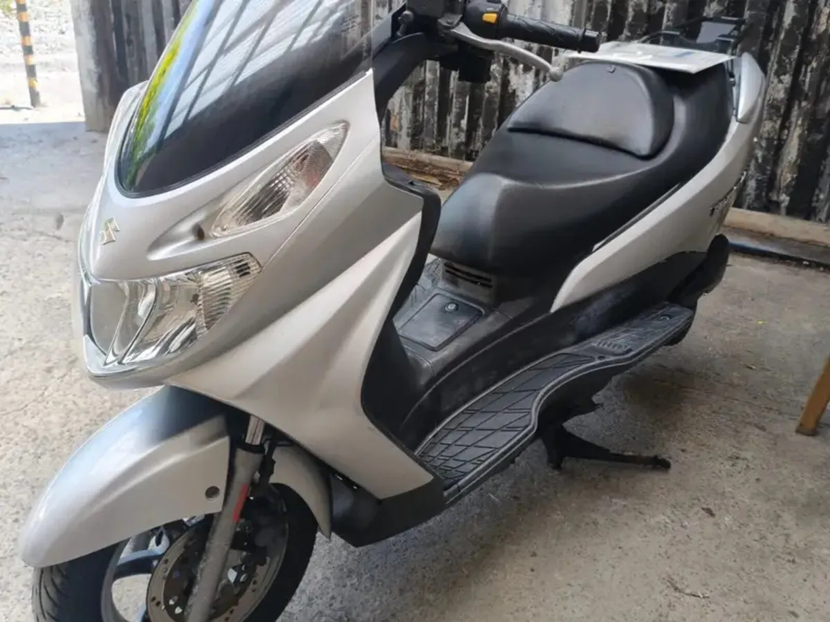 Suzuki Burgman 125 - Image 1