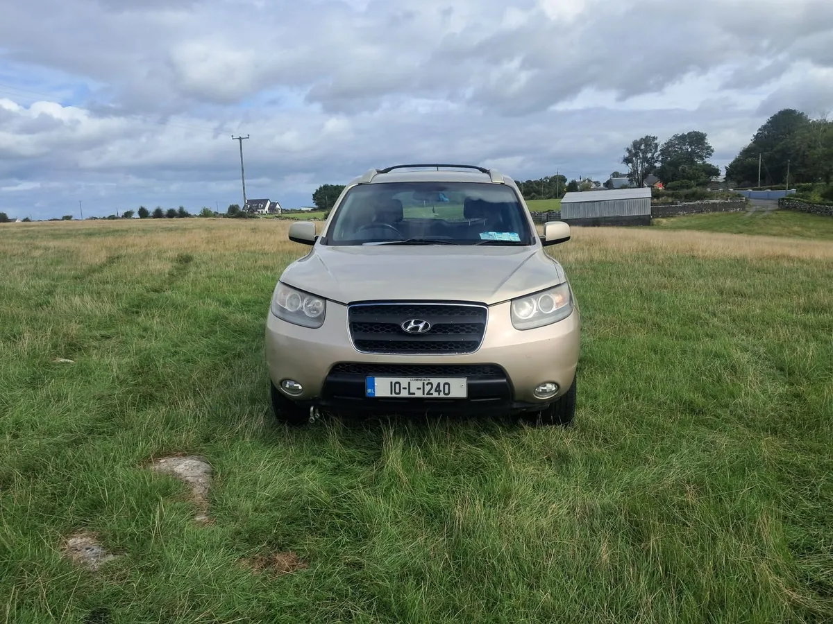 Hyundai Santa Fe 2010 - Image 2