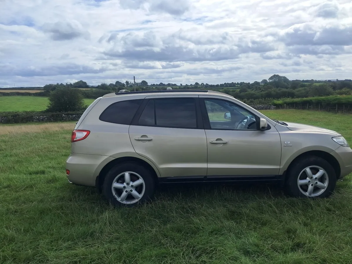 Hyundai Santa Fe 2010 - Image 3