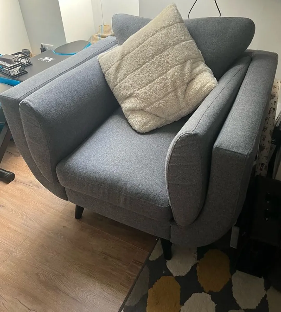 3 seater Sofa and matching armchair - Image 2