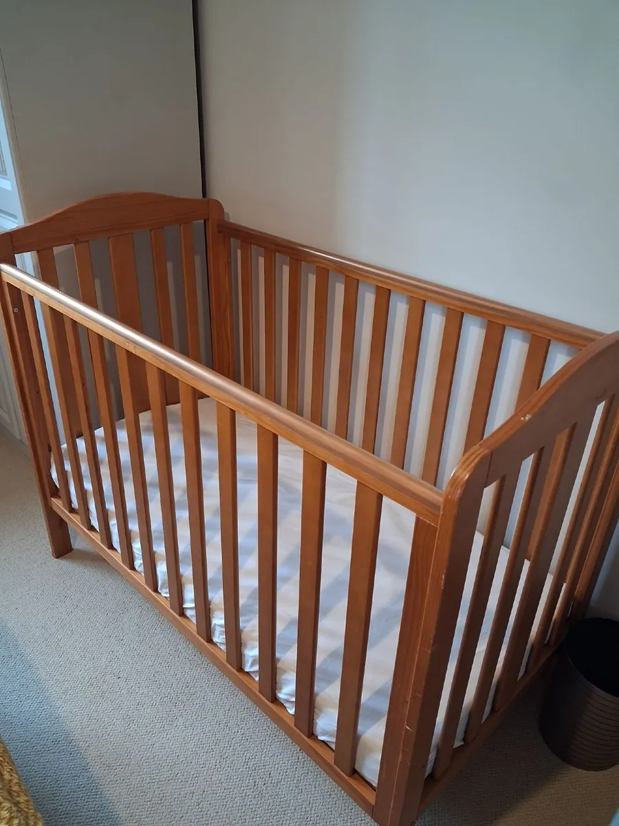 Baby cot - Image 1