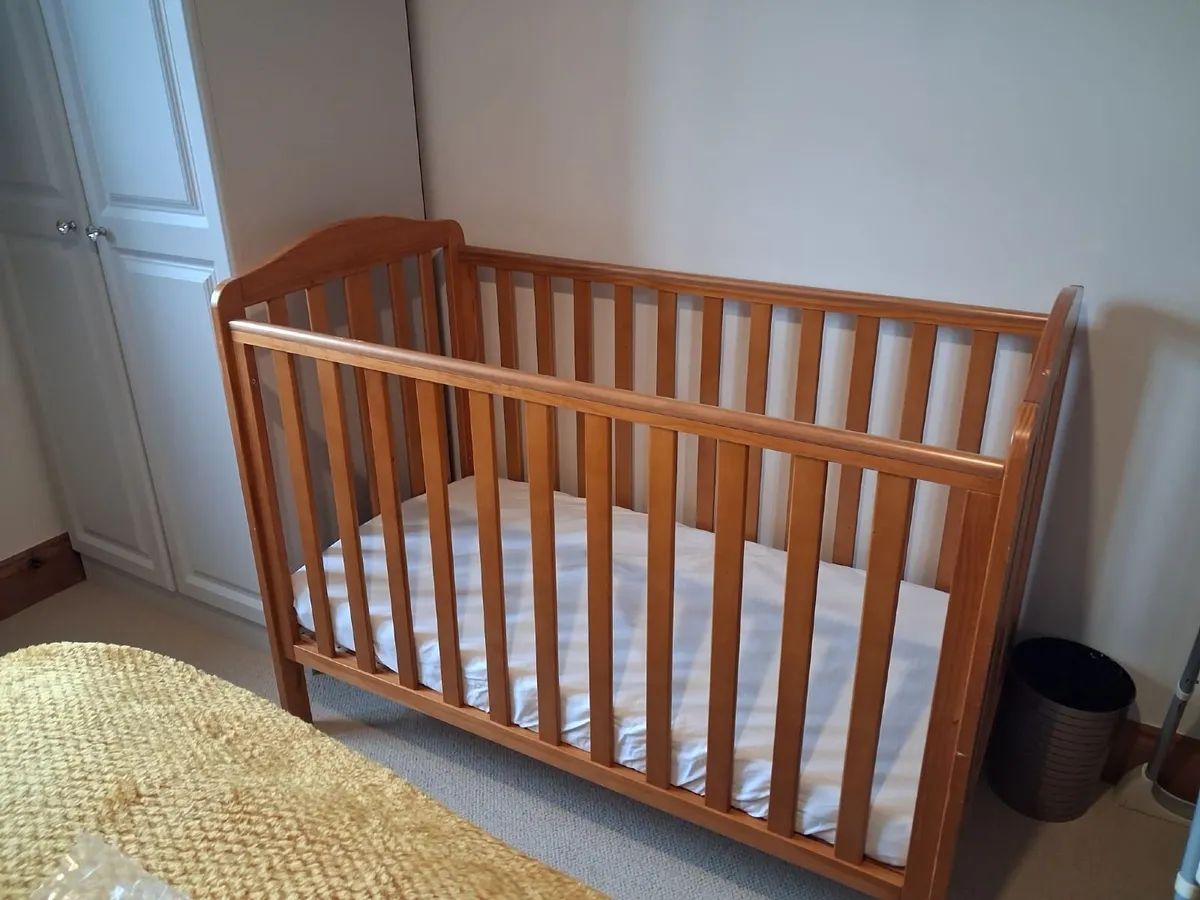 Baby cot - Image 2
