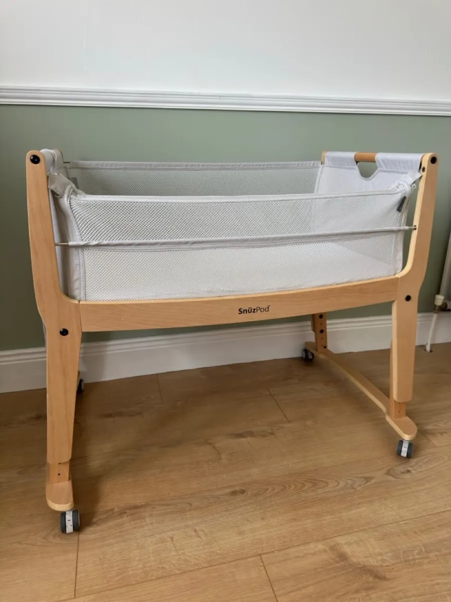 SnuzPod Studio bedside crib + extras - Image 3