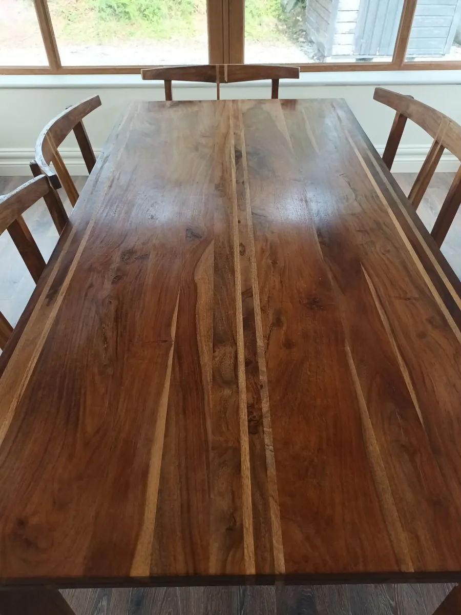 Table and chairs - Image 3