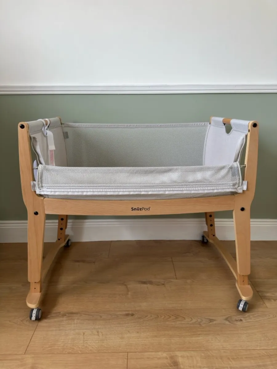 SnuzPod Studio bedside crib + extras - Image 4